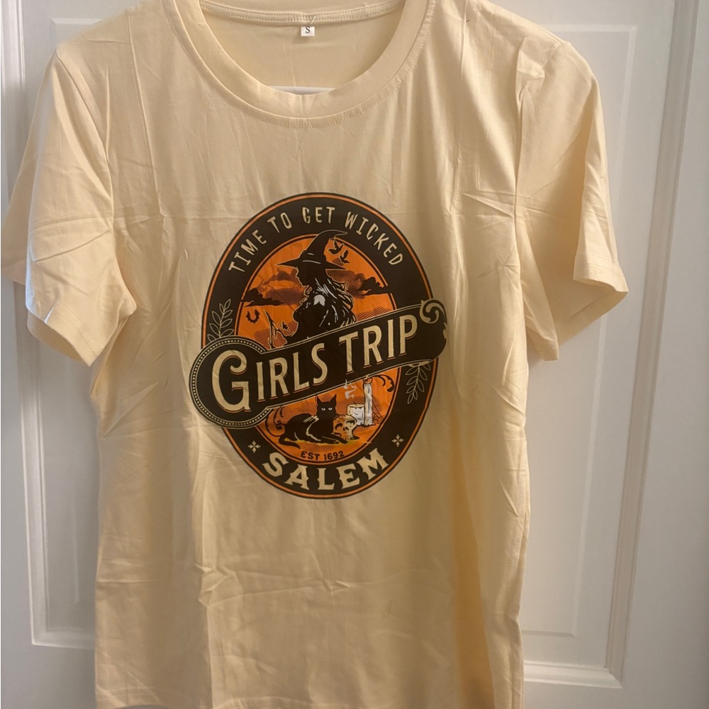 🍷3for$20! NWOT Beige 'Girls Trip Salem' Graphic T-Shirt